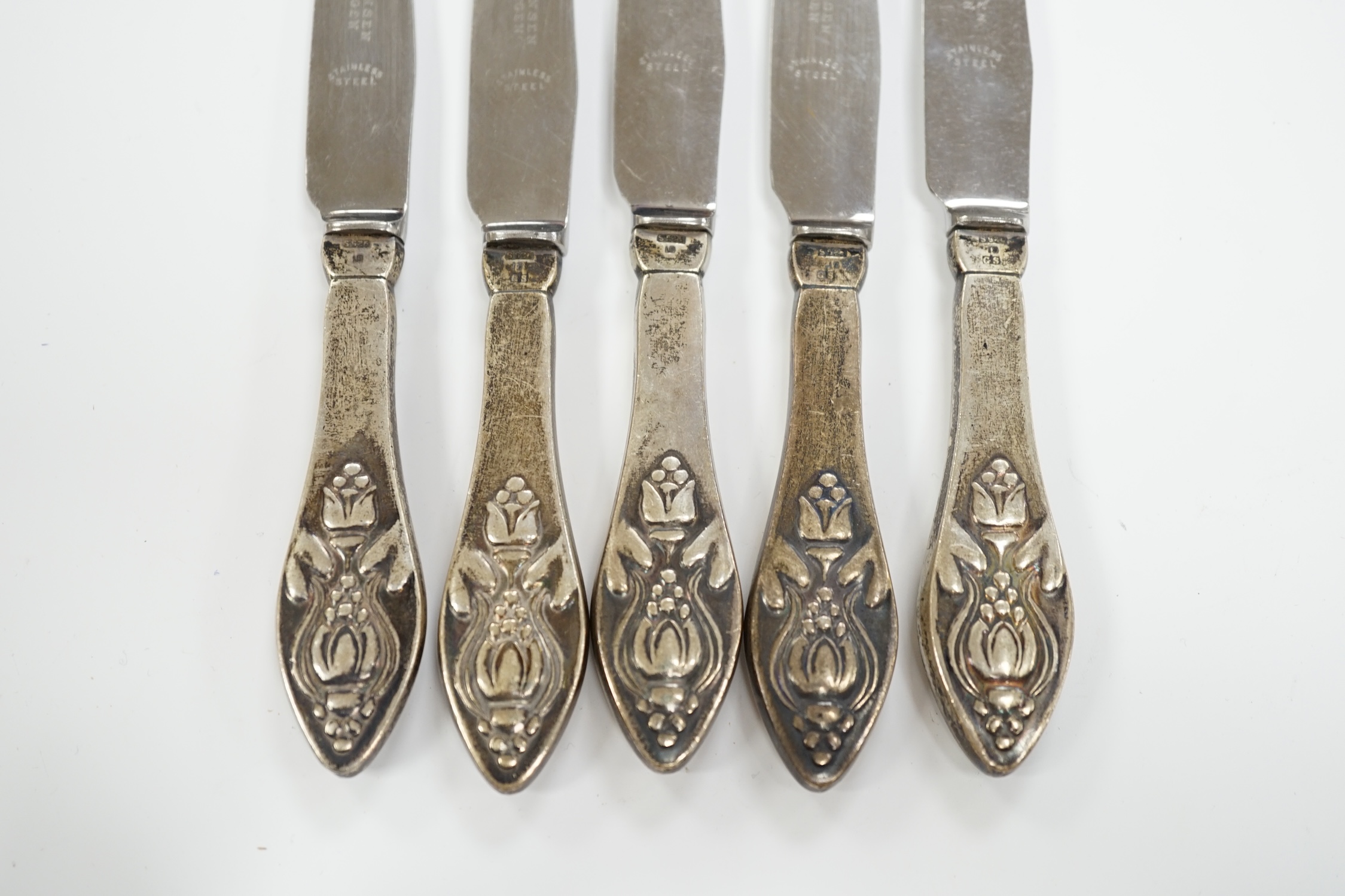 A set of five George V Georg Jensen sterling handled tea knives, import marks for London, 1928, 16.6cm.